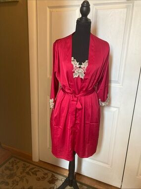 Red Lace-Trim Satin Robe and Nightie size M